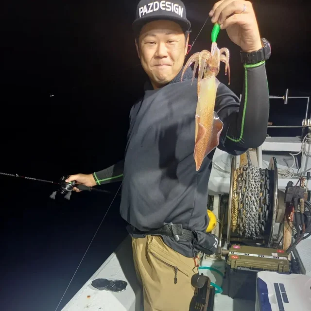 5日  最初は、スルメでしたが交互に剣先も釣れていい感じで最後まで頑張って下さいました
お疲れ様でした

 #イカメタル #オモリグ #シロイカ #剣先イカ #タイラバ 
 #ジギング #真鯛 #ブリ #網野遊漁船栄正丸 #網野遊漁船 
 #浅茂川遊漁船 #丹後 #栄正丸 #釣り船 #全国釣り場 
 #漁師 #海の男 #感謝